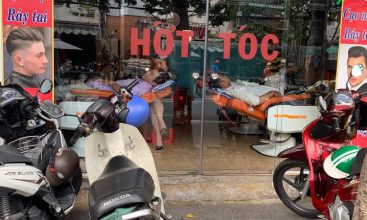Sang tiệm tóc nam tại 130A Kênh Tân Hoá , quận Tân Phú